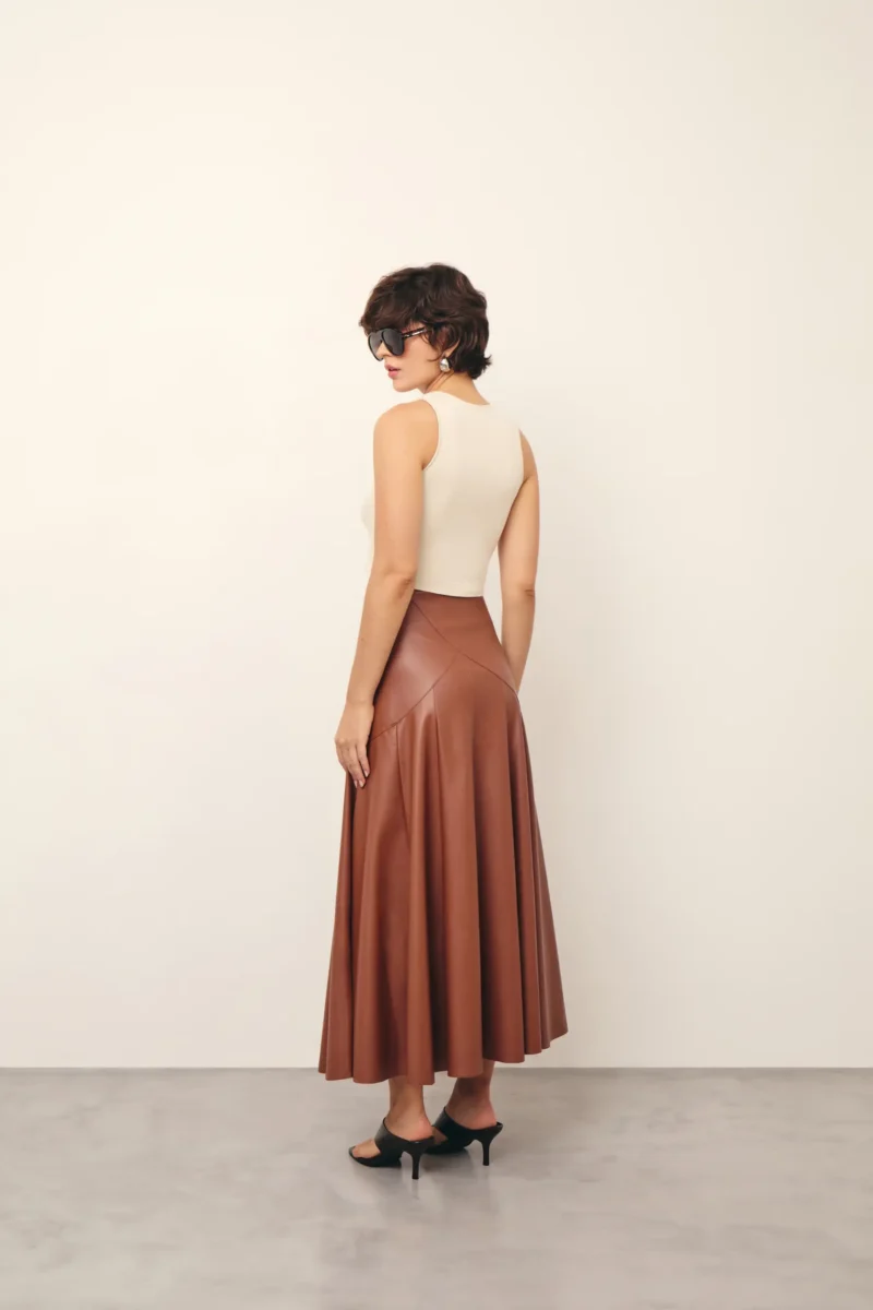 Alternative view of Saia Evasê Couro