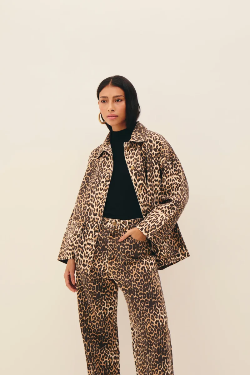 Alternative view of Jaqueta Brim Onça