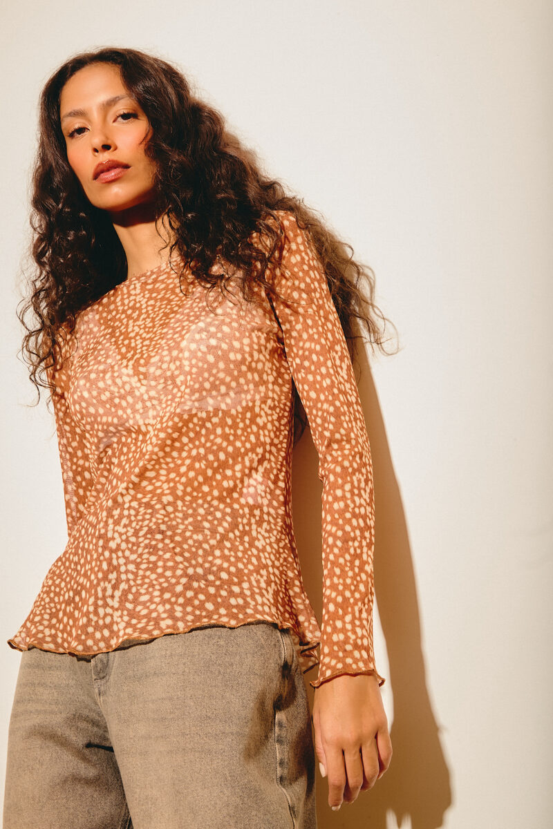Alternative view of Blusa Tule Poá