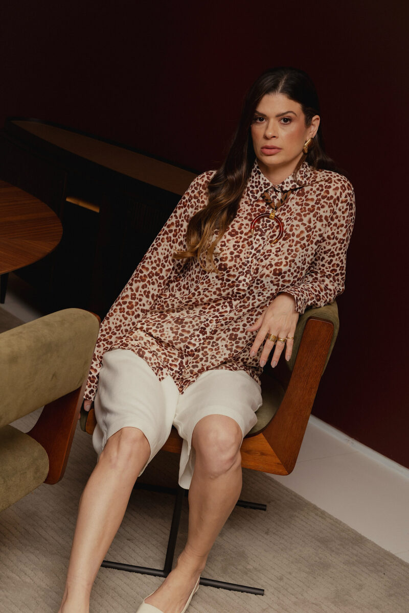 Alternative view of Camisa Onça